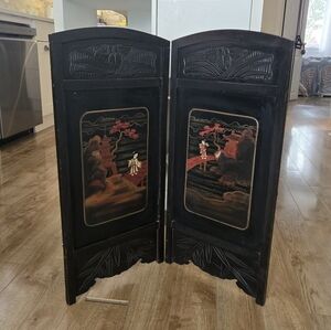 VINTAGE❤️ Lacquer Chinoiserie, Handpainted in Traditional Designs